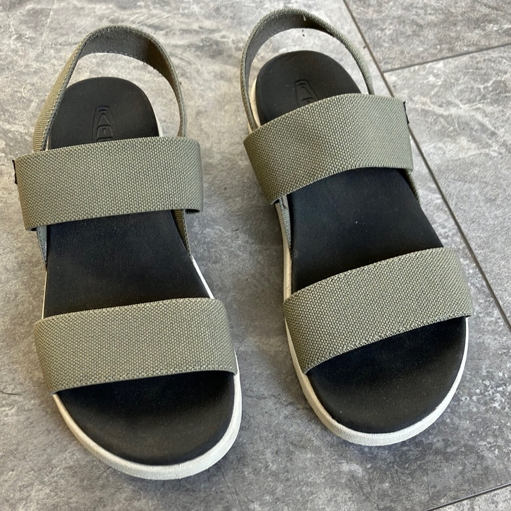 Keen Elle Backstrap sandals green gently worn size 9